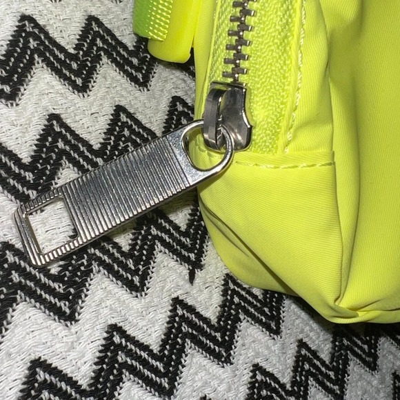 NWT OG Electric Lemon lululemon Everywhere Belt Bag EBB 1L - Picture 5 of 11